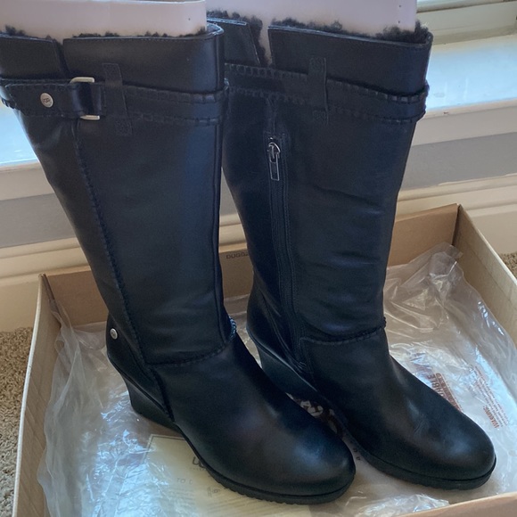 UGG heeled boots - Picture 2 of 5